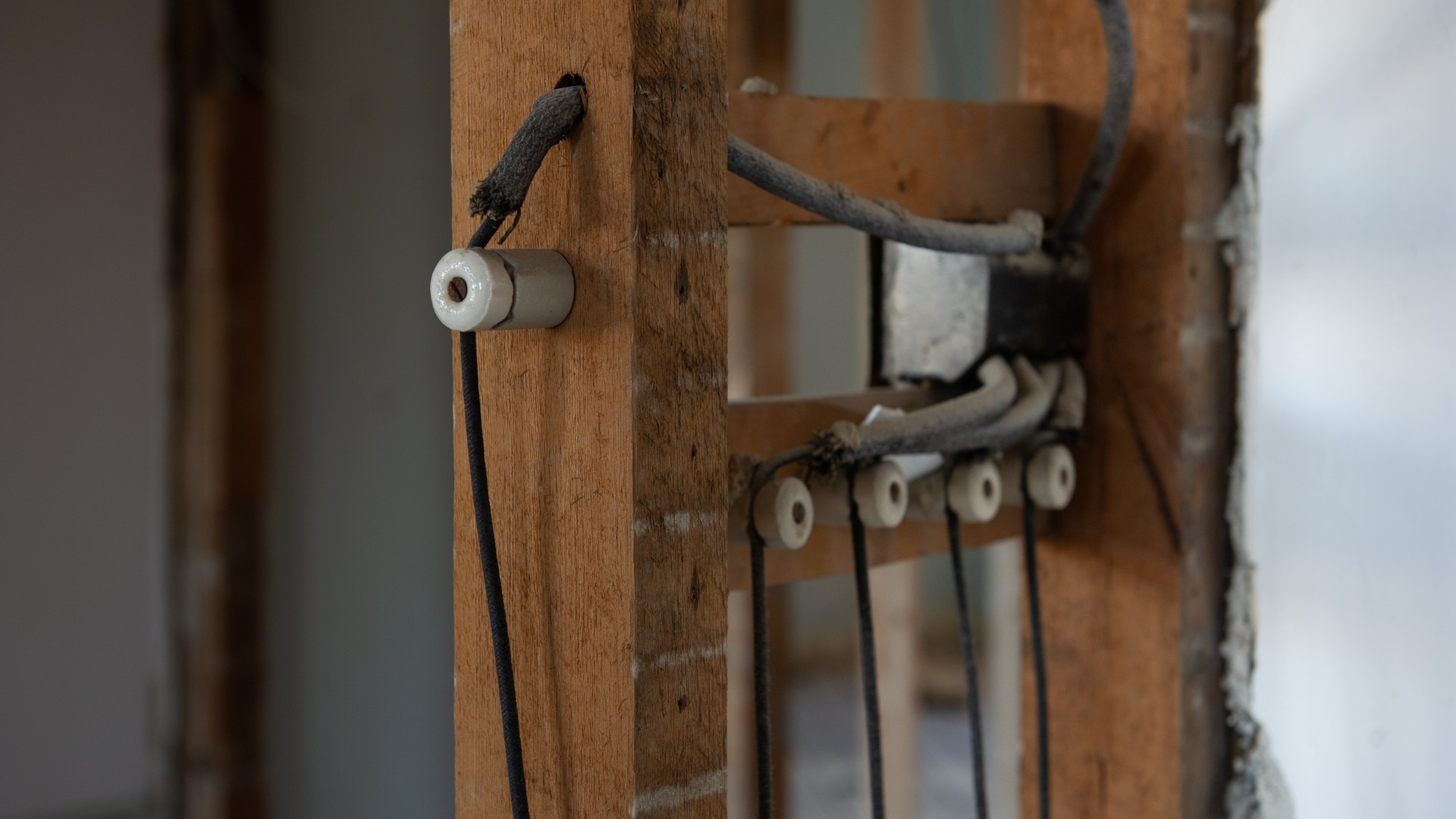 Should You Buy A Home With Knob And Tube Wiring?